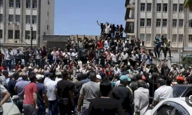محلل سوري: هناك تحركات ومطالبات بتكثيف التظاهرات لتغيير الأوضاع