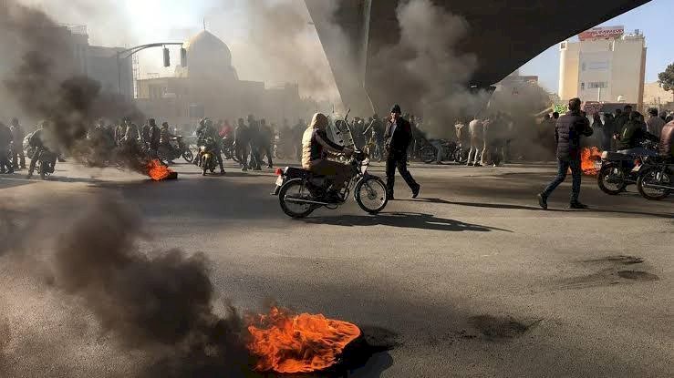 كيف يدفع الإيرانيون ثمن الاحتجاجات وتدهور الظروف بسبب الملالي؟