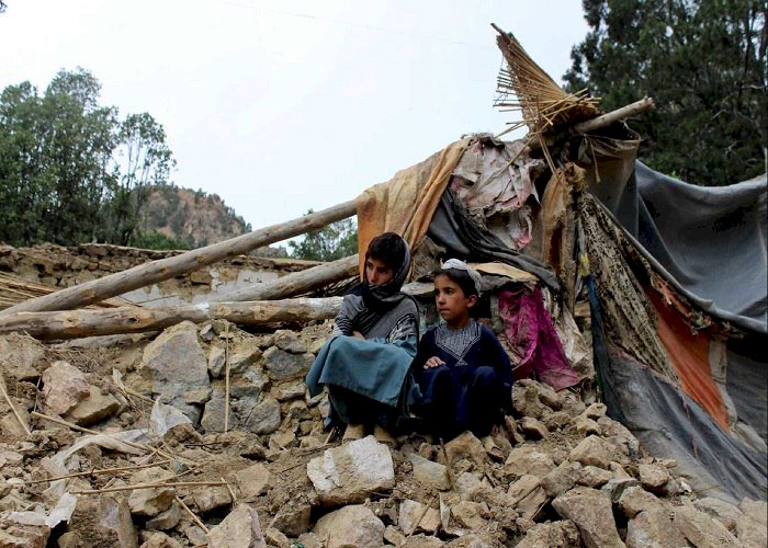 أكثر من ألفَيْ قتيل وتدمير 600 منزل.. زلزال أفغانستان يزيد من معاناة الشعب