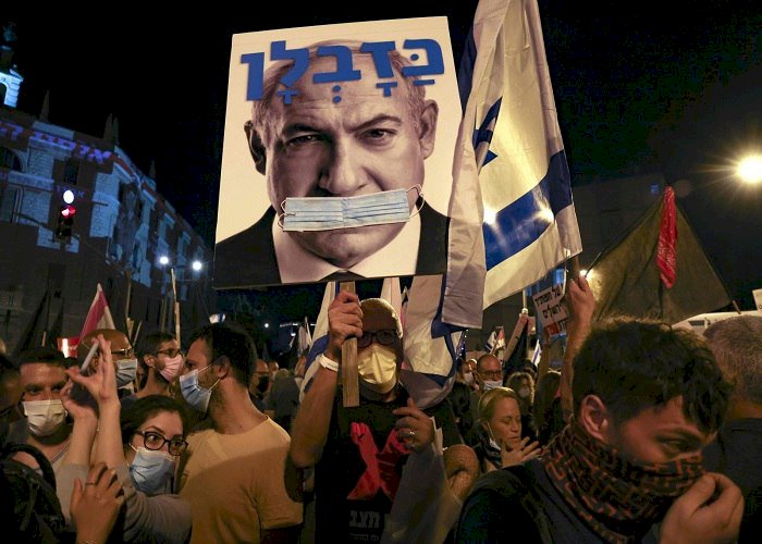 الغارديان: حرب غزة تشهد على انتهاء مسيرة نتنياهو السياسية
