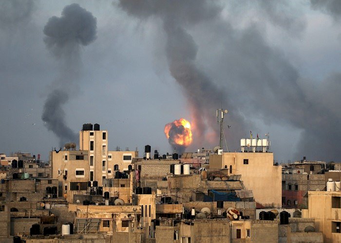 تكثيف للجهود الدبلوماسية وانتشار الصراع.. غزة تشهد أعنف الغارات الجوية الإسرائيلية