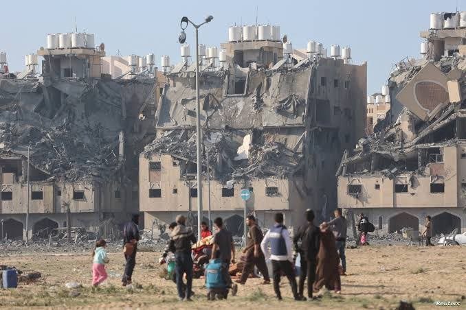 استغلوا الأزمة في غزة.. الحوثي يواصل جرائمه الإرهابية بتهديد الملاحة البحرية الدولية