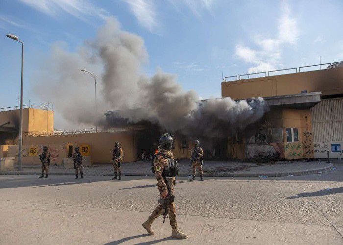 استكمالاً لسلسلة الهجمات.. الميليشيات العراقية تستهدف السفارة الأميركية في بغداد