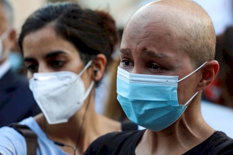 بدنا أدوية.. كيف يواجه مرضى السرطان في لبنان الأزمات المتفاقمة؟