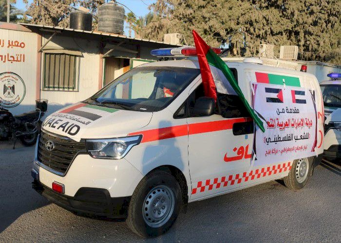 الإمارات ترسل قافلة جديدة من سيارات الإسعاف إلى غزة لتعزيز قدرات المستشفيات الميدانية