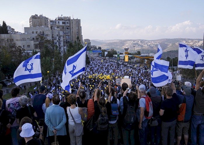 تصاعد الغضب الإسرائيلي من نتنياهو.. احتجاجات عارمة ومطالب برحيل الحكومة