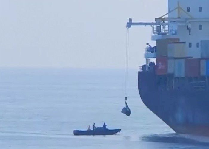 غرق سفينة روبيمار في البحر الأحمر يثير الجدل عبر تويتر.. ما القصة؟