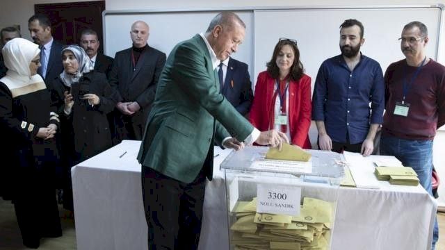 حرب الانتخابات المحلية في تركيا: أردوغان ضد أوغلو في معركة إسطنبول الحاسمة