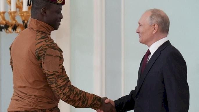 روسيا تعزز وجودها في بوركينا فاسو وتوجه ضربة لـ فرنسا.. ما التفاصيل؟