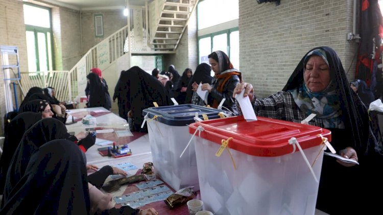 المعركة الانتخابية تشتعل: إيران على مفترق طرق