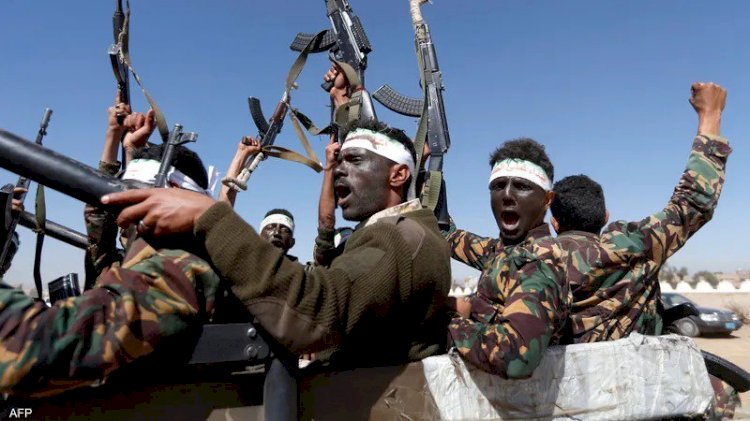 جسر أسلحة بين الحوثي وحركة الشباب .. الميليشيا تتعاون مع الإرهاب لقرصنة البحر الأحمر