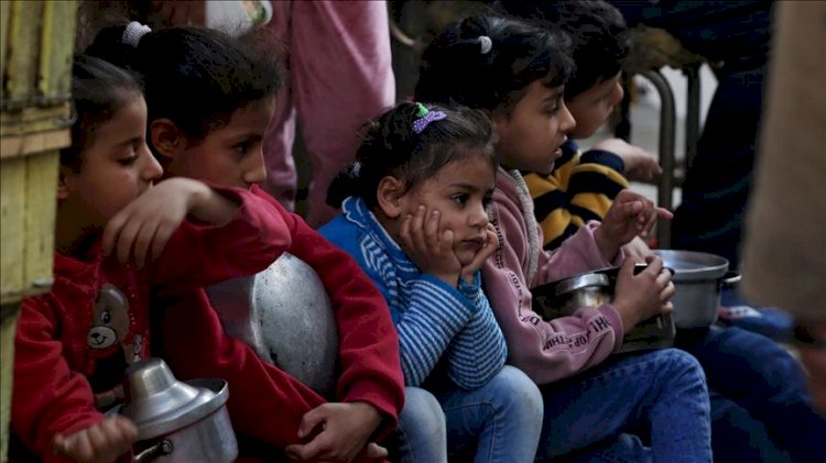 مأساة غزة: الجوع يخطف أرواح الأطفال وسط الحصار