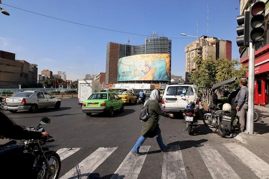 بعد الضربات المحدودة.. كيف منحت إسرائيل إيران مخرجًا من التصعيد في الشرق الأوسط؟