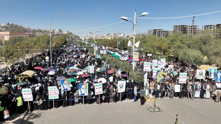 جامعة صنعاء تحت الحصار.. شهادات مزورة ودرجات بأوامر حوثية