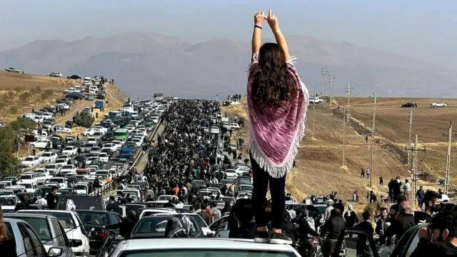 كابوس خامنئي.. شباب الانتفاضة يضربون قلب النظام