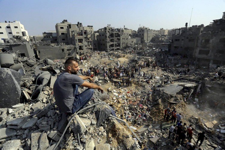 مستشار الرئيس الفلسطيني: ما يحدث في غزة إبادة ممنهجة وتطهير عرقي صامت