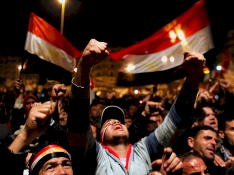 من الثورة إلى الفوضى.. لماذا تنجح الدول حين ترفض الانقسام؟