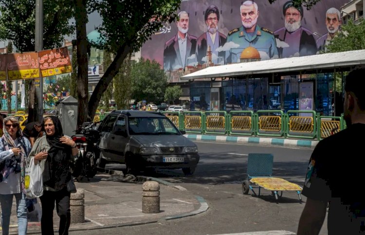 إيران تستأنف مفاوضاتها النووية في إسطنبول وسط تهديدات بفرض عقوبات أممية