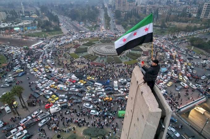 محلل سياسي سوري: الاتفاق الثلاثي خطوة نادرة نحو خفض التصعيد ودعم الانتقال السياسي