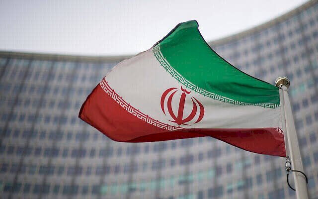 الضربات الأمريكية لم تُنهِ الطموح.. إيران تقترب أكثر من القنبلة النووية