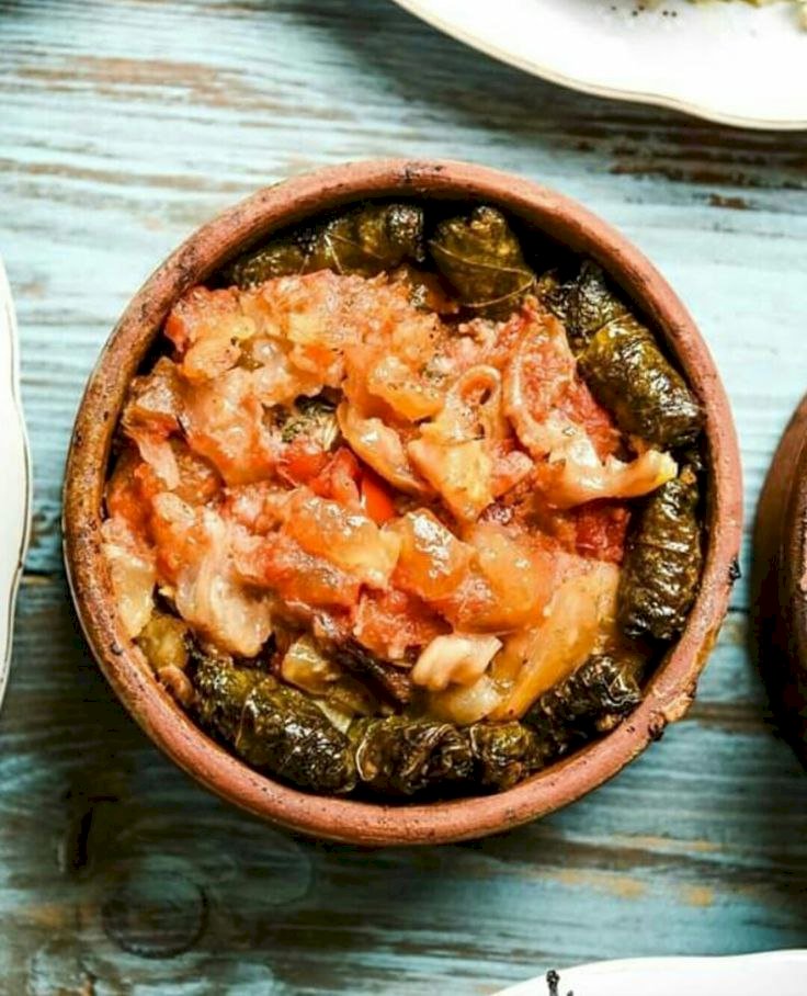 طريقة عمل طاجن ورق العنب بالكوارع بخطوات سهلة ومذاق مصري أصيل