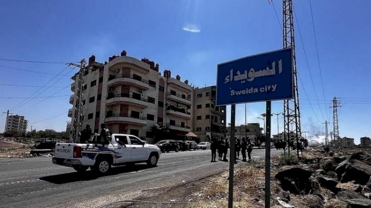 نار تحت رماد السويداء.. اشتباكات مسلّحة تعيد خرق الهدنة وتفاقم التوتر السياسي