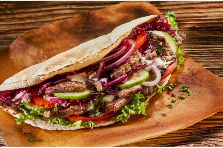 الدونر كما لم تتذوقيه من قبل… وصفة منزلية بطعم تركي أصيل