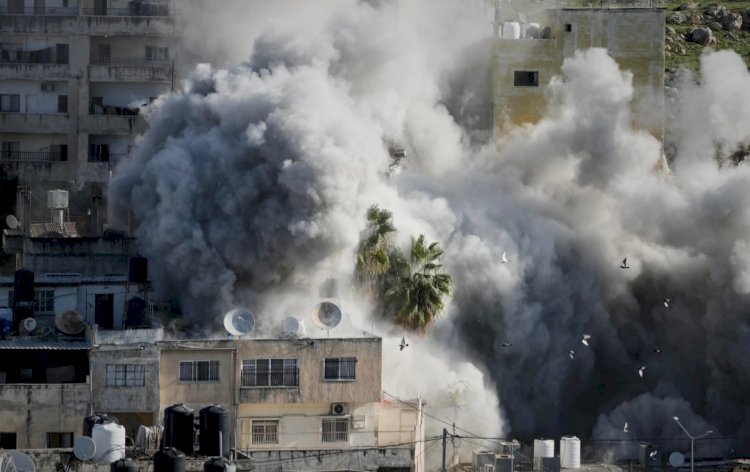 إسرائيل تقتل صحفيًا ومسلحين فلسطينيين وتصعد الهجمات في الضفة ولبنان