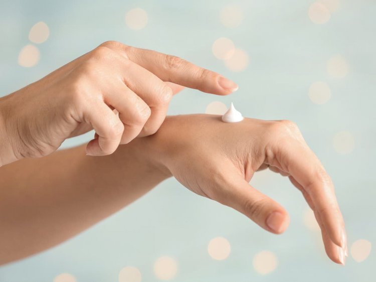 وداعًا لجفاف اليدين في الشتاء.. خطوات بسيطة لنعومة تدوم