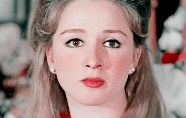 نجلاء فتحي.. مسيرة فنية استثنائية لنجمة صنعت مجد السينما المصرية