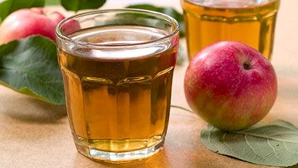 عصير التفاح الطبيعي في المنزل.. مشروب صحي بطعم طازج وفوائد متكاملة