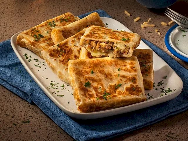 الشتاء يفرض أجواءه.. وجبات سريعة تمنح الدفء والشبع دون عناء