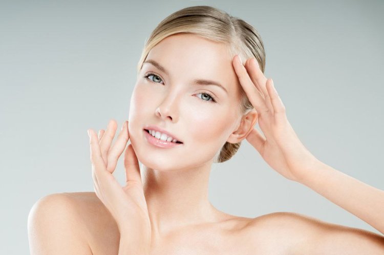 نعومة طبيعية بلا مواد كيميائية.. وصفات فعّالة لإزالة الجلد الميت