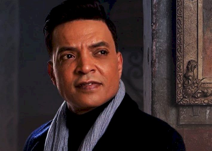 عطل مفاجئ يعيد طائرة طارق الشيخ إلى دبي.. والفنان يطمئن جمهوره