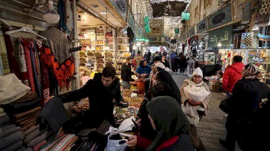 من الخبز إلى الشارع.. كيف أشعل الاقتصاد موجة الغضب في إيران؟