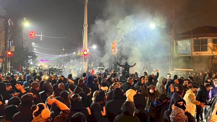 كيف تحوّلت احتجاجات إيران إلى اختبار وجودي للنظام؟