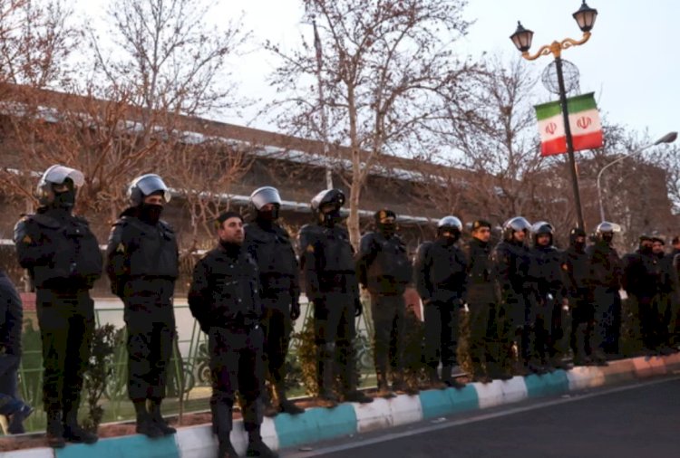 ترامب يعلن وقف قتل المتظاهرين في إيران ويؤجل قرار المواجهة العسكرية