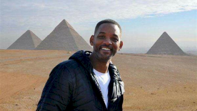 ويل سميث في قلب الحضارة المصرية.. زيارة استثنائية للأهرامات ورقصة على «مكسرات»