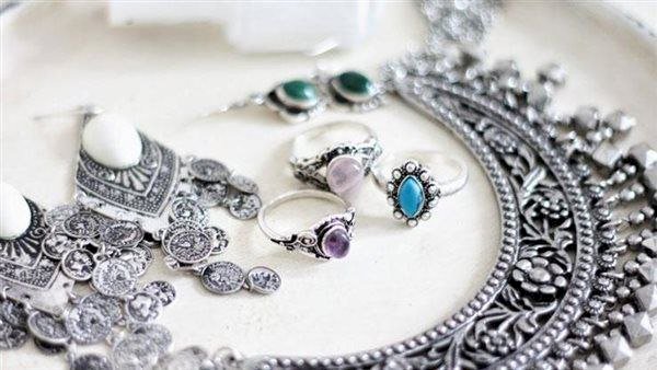 الفضة في المنام.. رسائل خفية بين الرزق والطمأنينة وتحذيرات الخسارة