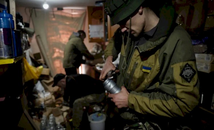 طائرات مسيّرة أوكرانية تتحول من سلاح قاتل إلى شريان إمداد للخطوط الأمامية