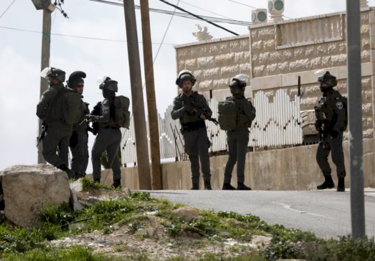 الغارديان: إسرائيل تشن حربًا صامتة في الضفة الغربية لتصفية فكرة الدولة الفلسطينية