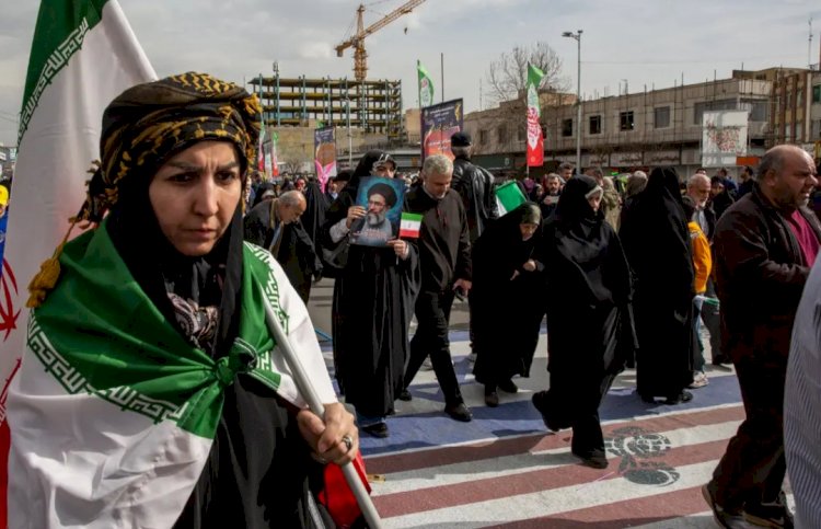 محاولات انقلاب ونقل السلطة.. كواليس الصراعات الخفية داخل أروقة الحكم بإيران