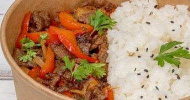 منيو 8 رمضان.. طريقة تحضير اللحمة بالفلفل الرومي مع الأرز الأبيض