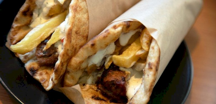 فطار 15 رمضان بطعم شرقي مميز.. طريقة تحضير شاورما الدجاج بالخبز العربي في المنزل