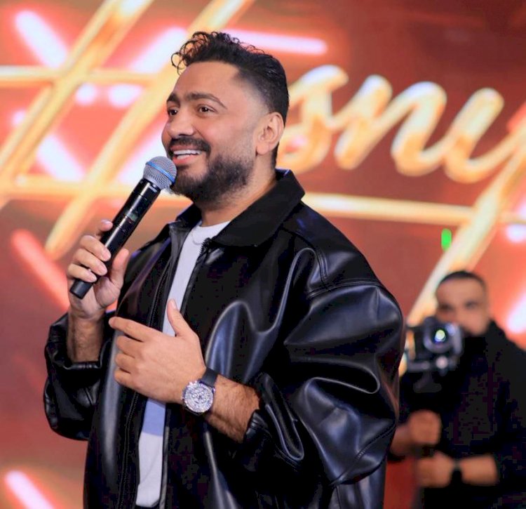 ليلة رمضانية استثنائية.. تامر حسني يشعل حفلًا غنائيًا كامل العدد