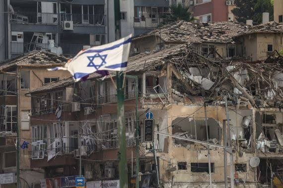 قصف مكثف على طهران وهجمات على إسرائيل.. 7 أيام من الحرب غيرت وجه المنطقة