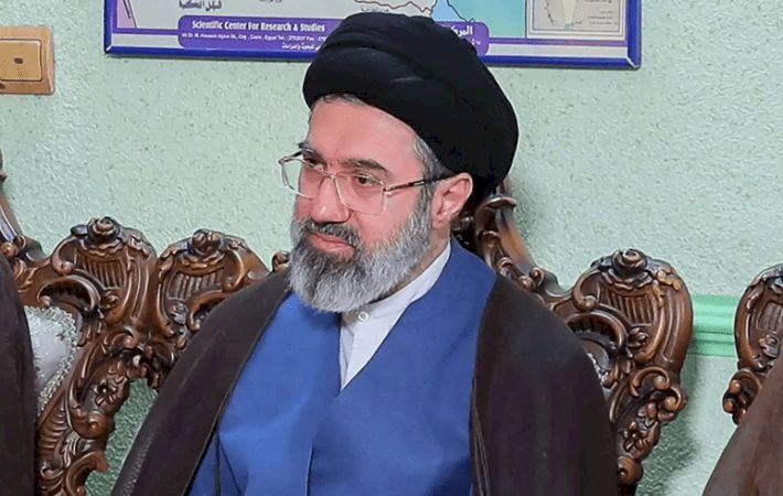 بعد تعيينه مرشدًا لإيران.. من هو مجتبى خامنئي؟