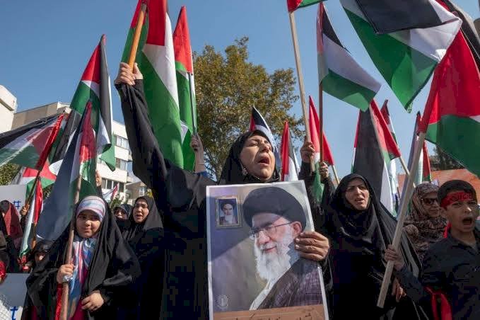 أستاذ دراسات إيرانية: إيران تحولت إلى مصدر تهديد مباشر لأمن واستقرار المنطقة