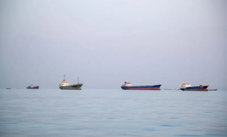 تصعيد في مضيق هرمز يشل المفاوضات.. احتجاز سفن يفاقم أزمة الطاقة العالمية