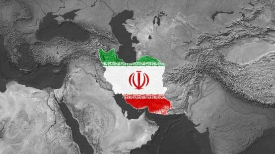 خبير: تصاعد التوتر الأمريكي الإيراني يُهدد استقرار الملاحة في مضيق هرمز